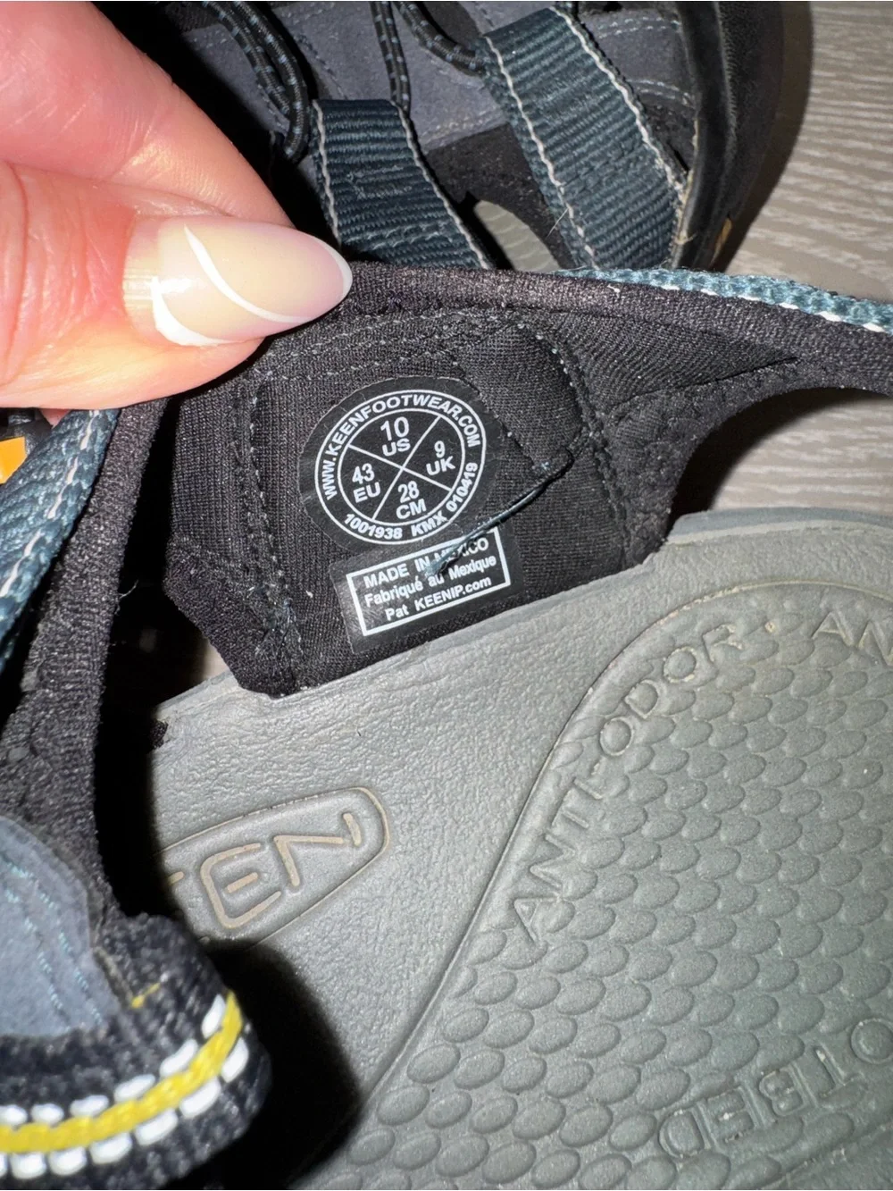 KEEN Men’s Newport H2 Closed Toe Water Hiking Sandal Navy Blue Gray Sz 10